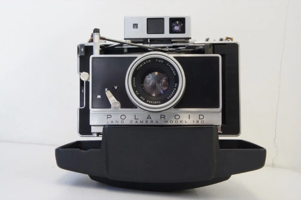 E570-① Polaroid Land Camera Model 180 Polaroid 180 Land Camera Review